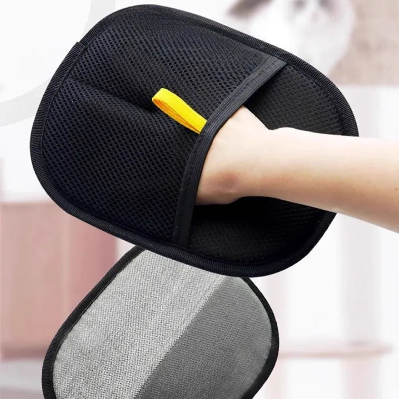 Gant de toilettage Frisqo pour chien et chat — brosse silicone ramasse-poils